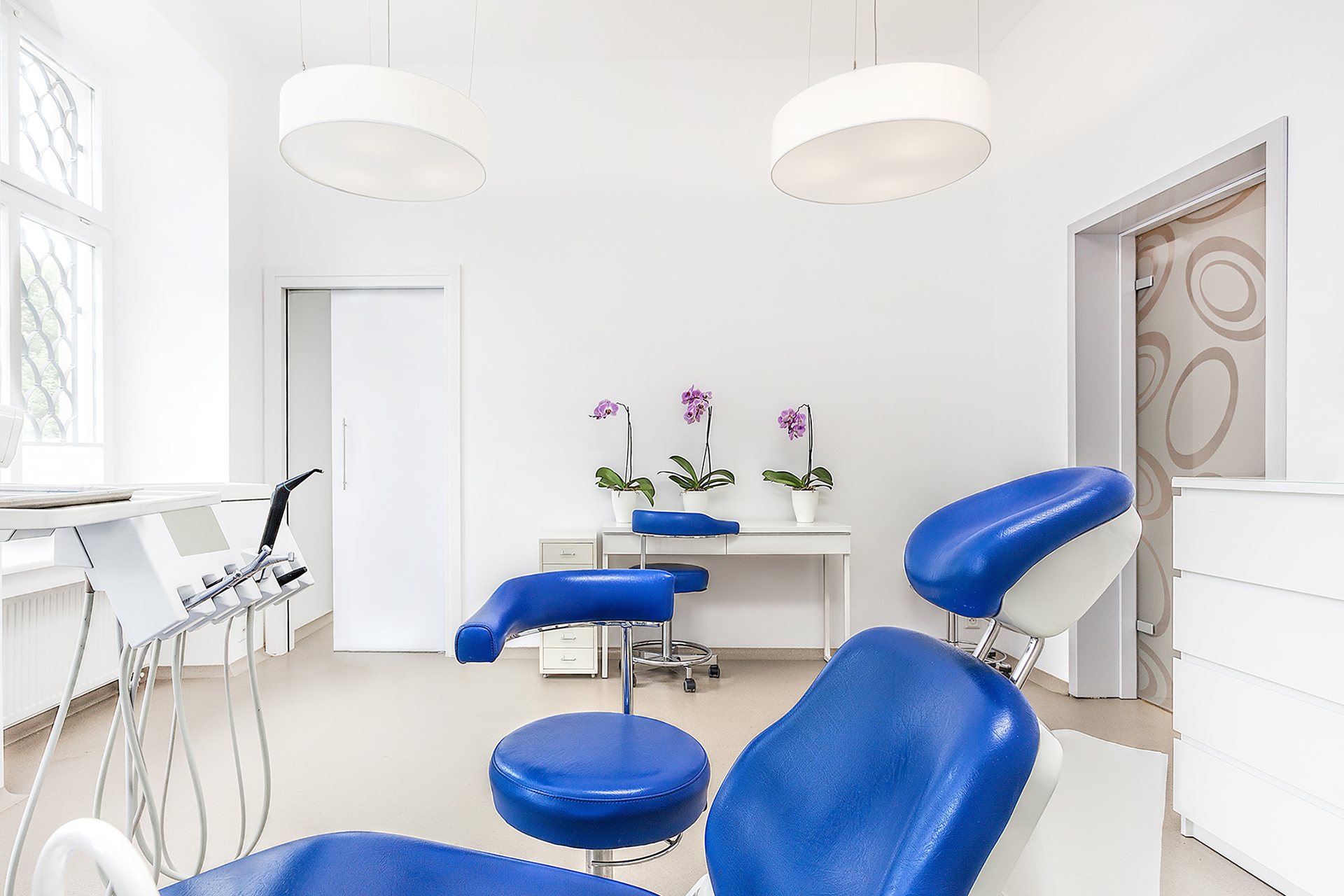 Bright contemporary dental treatment room
